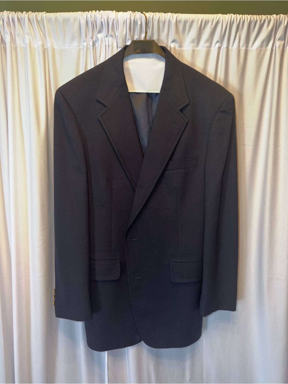 Brooks Brother’s Classic Men's Navy Blazer - Timeless Single-Breasted Jacket